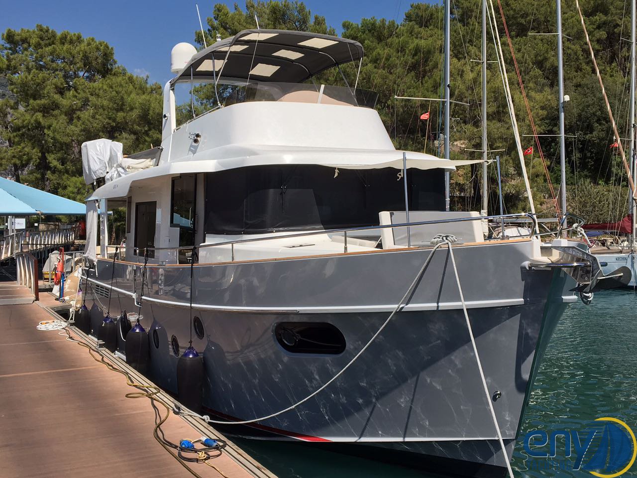Rental Motor Yachts